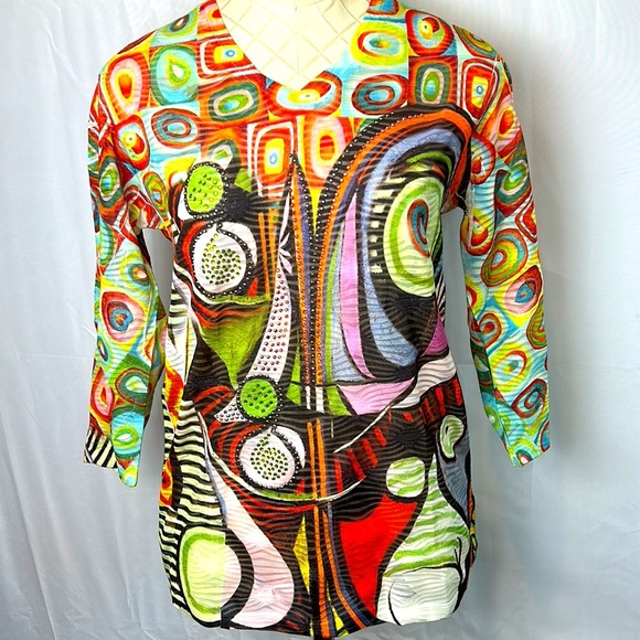 Look Both Ways Size Small V Neck Top Gently Worn Geometric Pattern - Picture 5 of 6